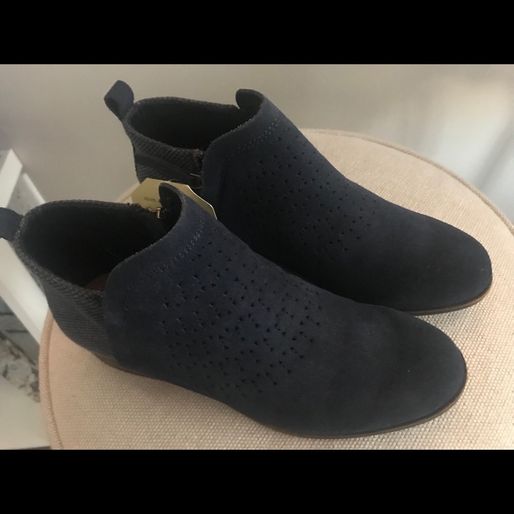 TOM’s Wmn Deia Booties Navy Blue- NWT